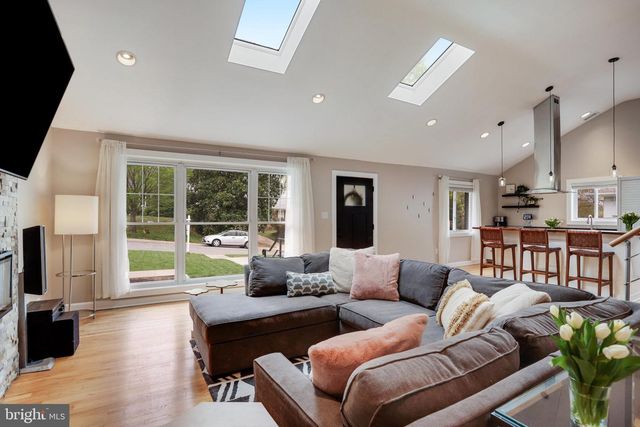 4522 TRAYMORE ST, Bethesda, MD 20814