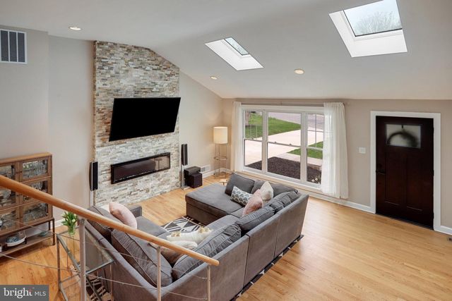 4522 TRAYMORE ST, Bethesda, MD 20814
