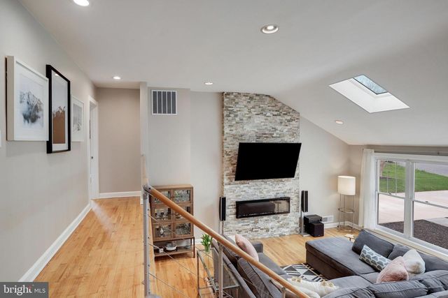 4522 TRAYMORE ST, Bethesda, MD 20814