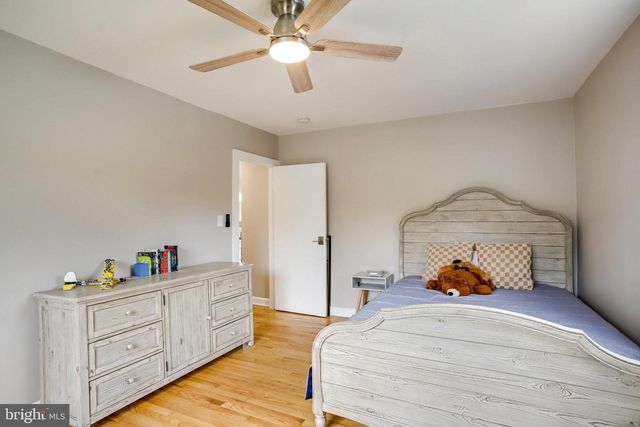 4522 TRAYMORE ST, Bethesda, MD 20814