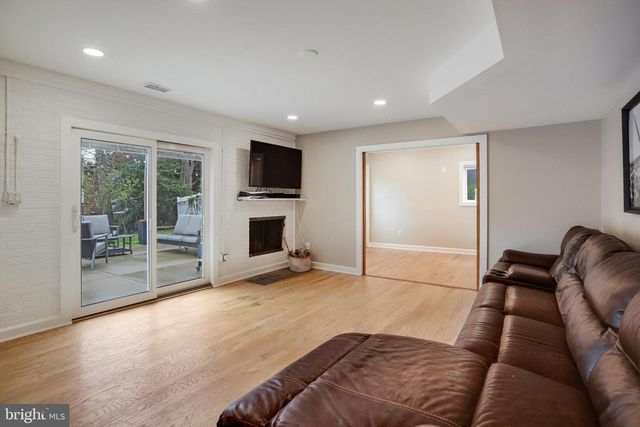 4522 TRAYMORE ST, Bethesda, MD 20814