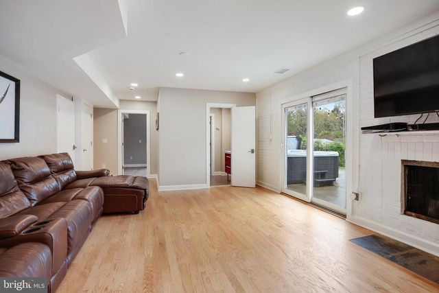 4522 TRAYMORE ST, Bethesda, MD 20814