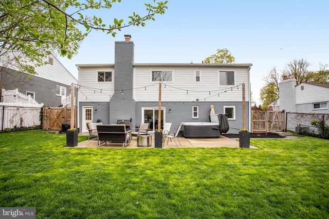 4522 TRAYMORE ST, Bethesda, MD 20814