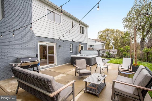 4522 TRAYMORE ST, Bethesda, MD 20814