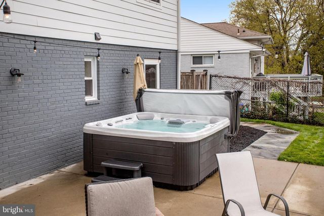 4522 TRAYMORE ST, Bethesda, MD 20814