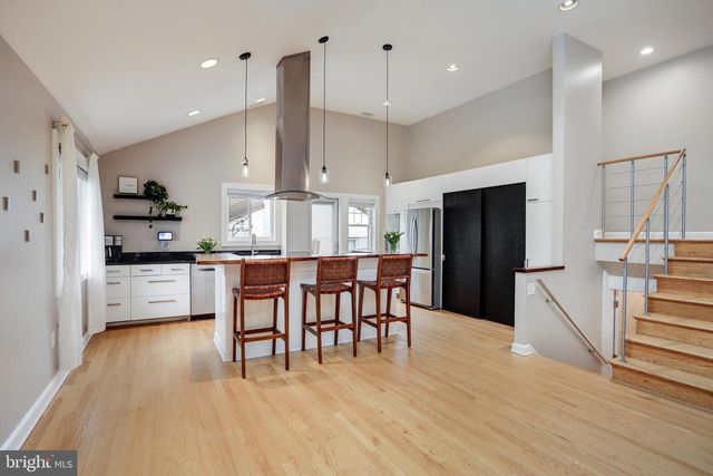 4522 TRAYMORE ST, Bethesda, MD 20814
