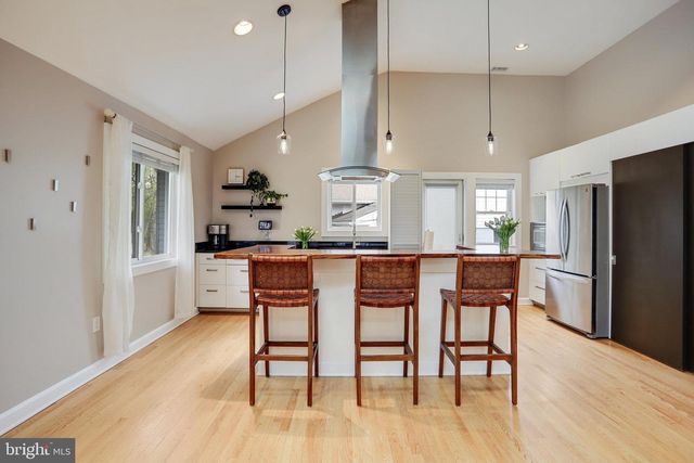4522 TRAYMORE ST, Bethesda, MD 20814
