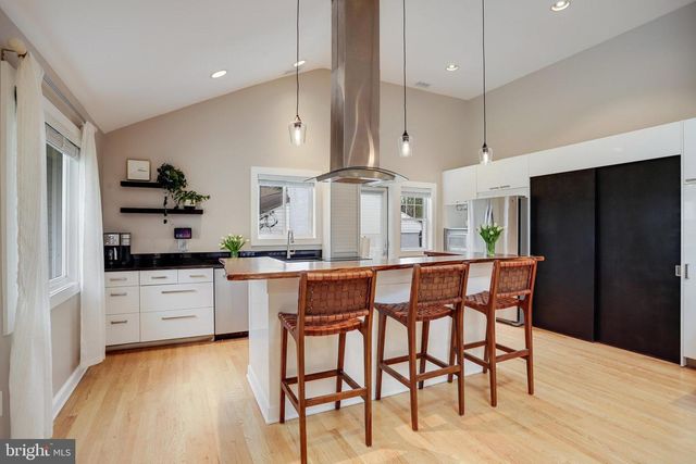 4522 TRAYMORE ST, Bethesda, MD 20814