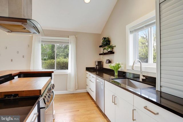 4522 TRAYMORE ST, Bethesda, MD 20814