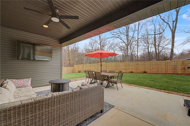 4 Scotch Broom Place, Bella Vista, AR 72715