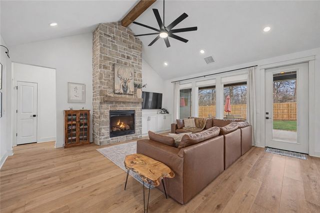 4 Scotch Broom Place, Bella Vista, AR 72715