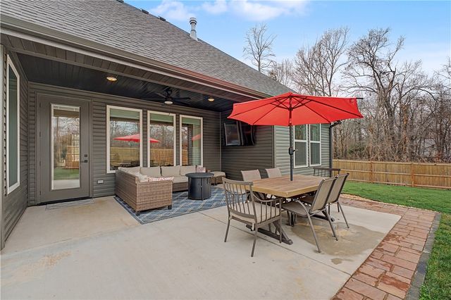 4 Scotch Broom Place, Bella Vista, AR 72715