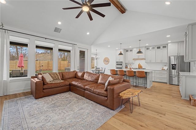 4 Scotch Broom Place, Bella Vista, AR 72715