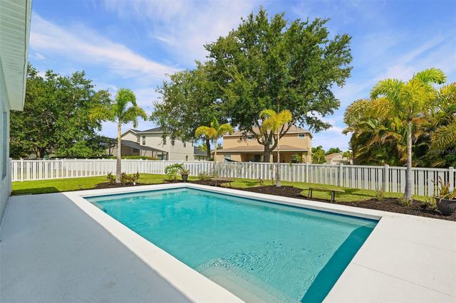 4946 NEWPORT NEWS CIRCLE, Bradenton, FL 34211