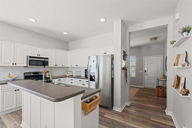 4946 NEWPORT NEWS CIRCLE, Bradenton, FL 34211