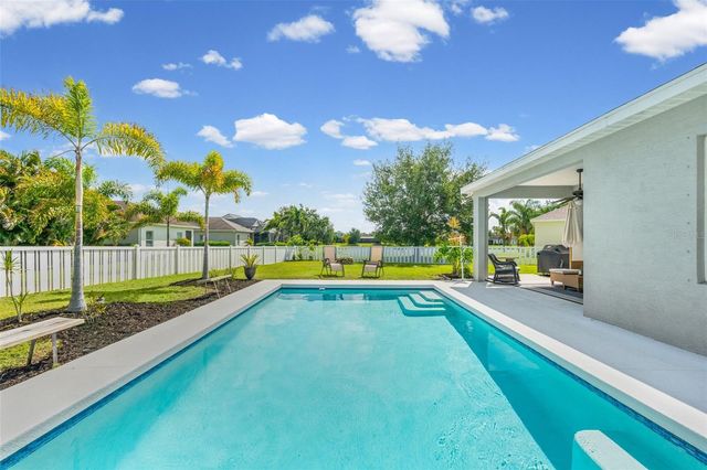 4946 NEWPORT NEWS CIRCLE, Bradenton, FL 34211