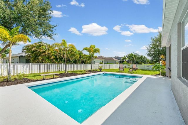 4946 NEWPORT NEWS CIRCLE, Bradenton, FL 34211