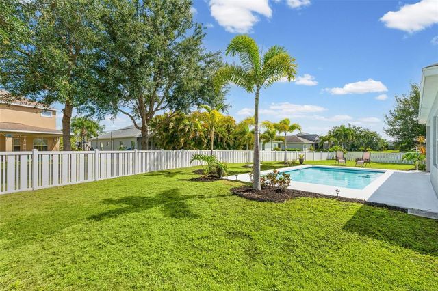 4946 NEWPORT NEWS CIRCLE, Bradenton, FL 34211