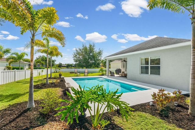 4946 NEWPORT NEWS CIRCLE, Bradenton, FL 34211