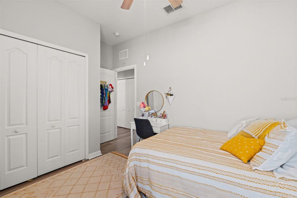 Image 17 of property listing at 4946 NEWPORT NEWS CIRCLE, Bradenton, FL 34211