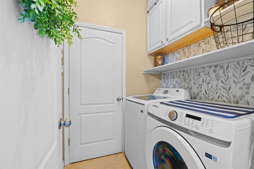 Image 20 of property listing at 4946 NEWPORT NEWS CIRCLE, Bradenton, FL 34211