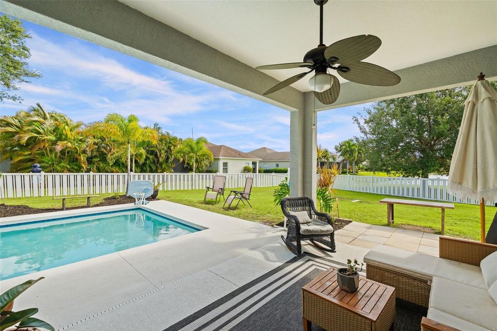 Image 25 of property listing at 4946 NEWPORT NEWS CIRCLE, Bradenton, FL 34211