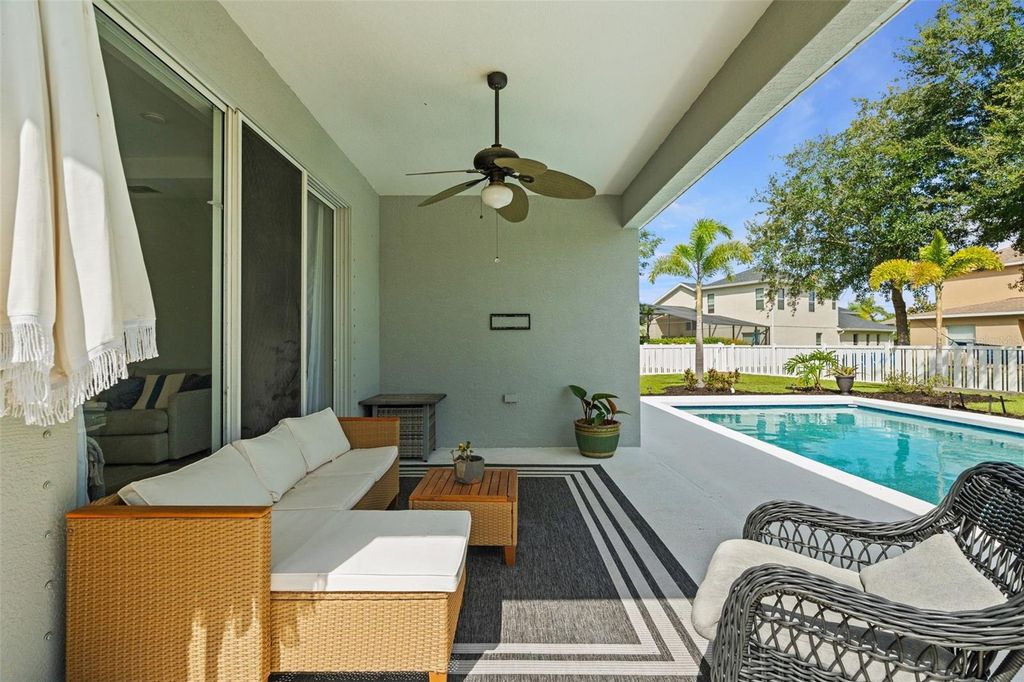 Image 27 of property listing at 4946 NEWPORT NEWS CIRCLE, Bradenton, FL 34211