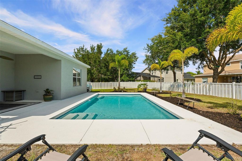 Image 30 of property listing at 4946 NEWPORT NEWS CIRCLE, Bradenton, FL 34211