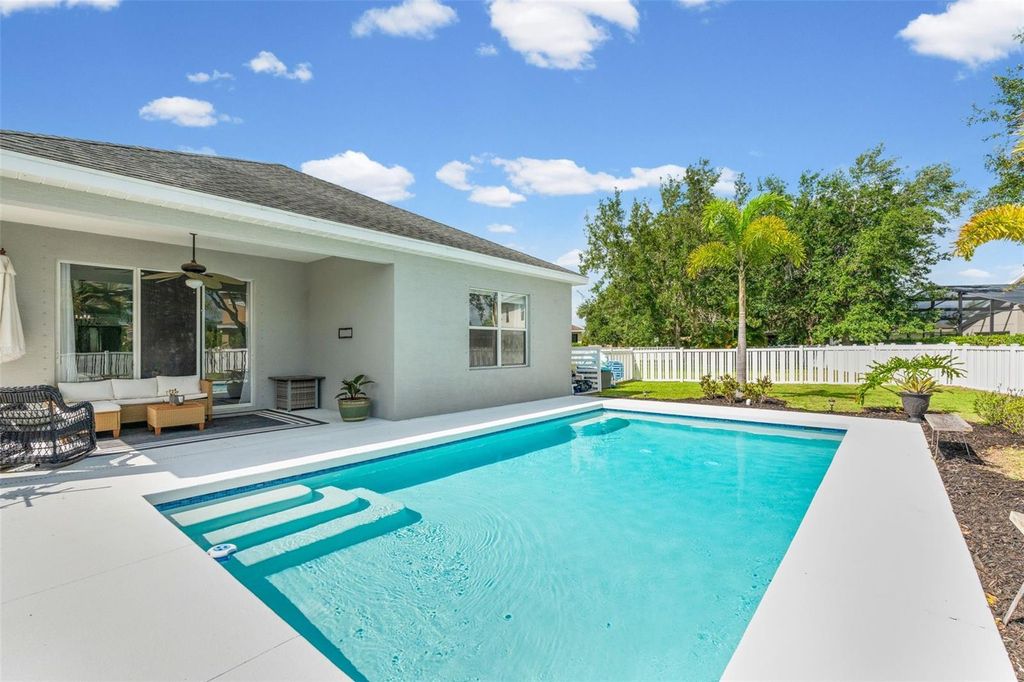 Image 31 of property listing at 4946 NEWPORT NEWS CIRCLE, Bradenton, FL 34211