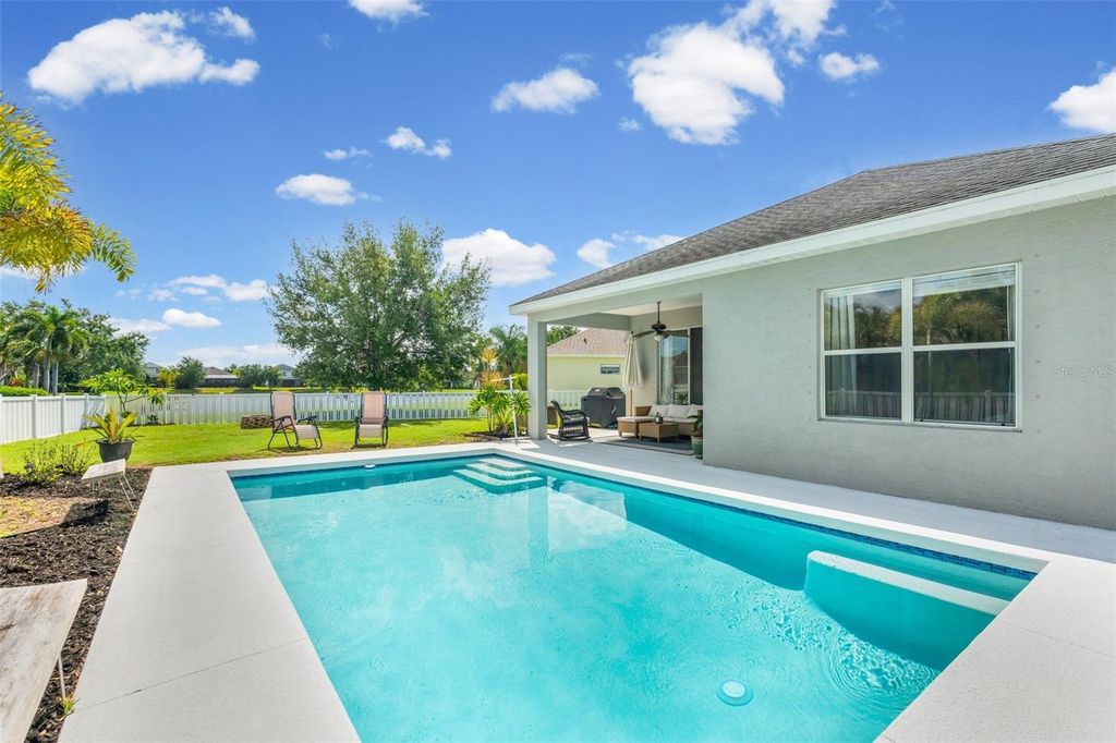 Image 32 of property listing at 4946 NEWPORT NEWS CIRCLE, Bradenton, FL 34211