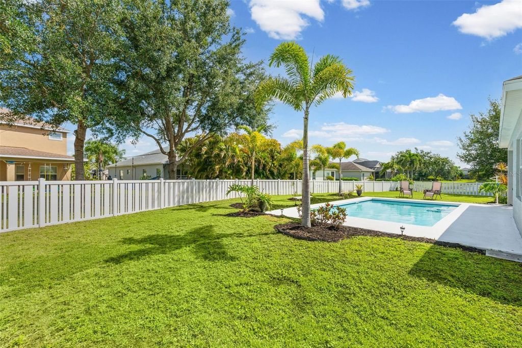 Image 35 of property listing at 4946 NEWPORT NEWS CIRCLE, Bradenton, FL 34211