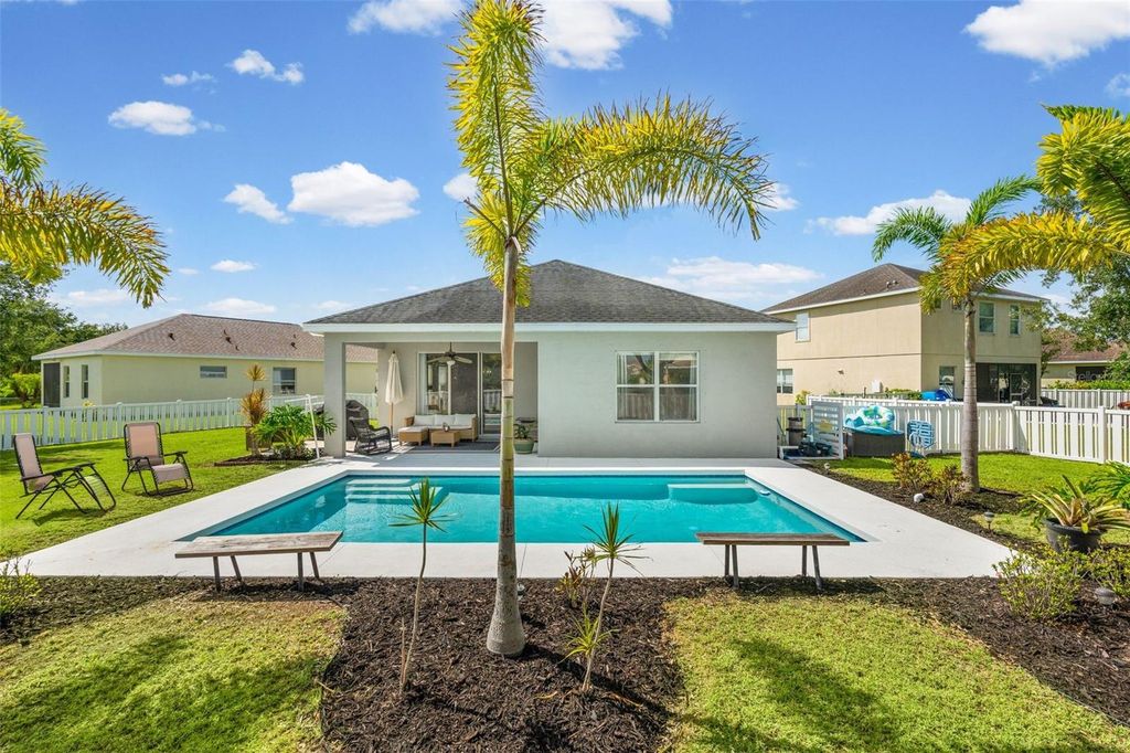 Image 38 of property listing at 4946 NEWPORT NEWS CIRCLE, Bradenton, FL 34211