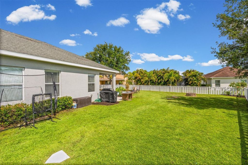 Image 40 of property listing at 4946 NEWPORT NEWS CIRCLE, Bradenton, FL 34211