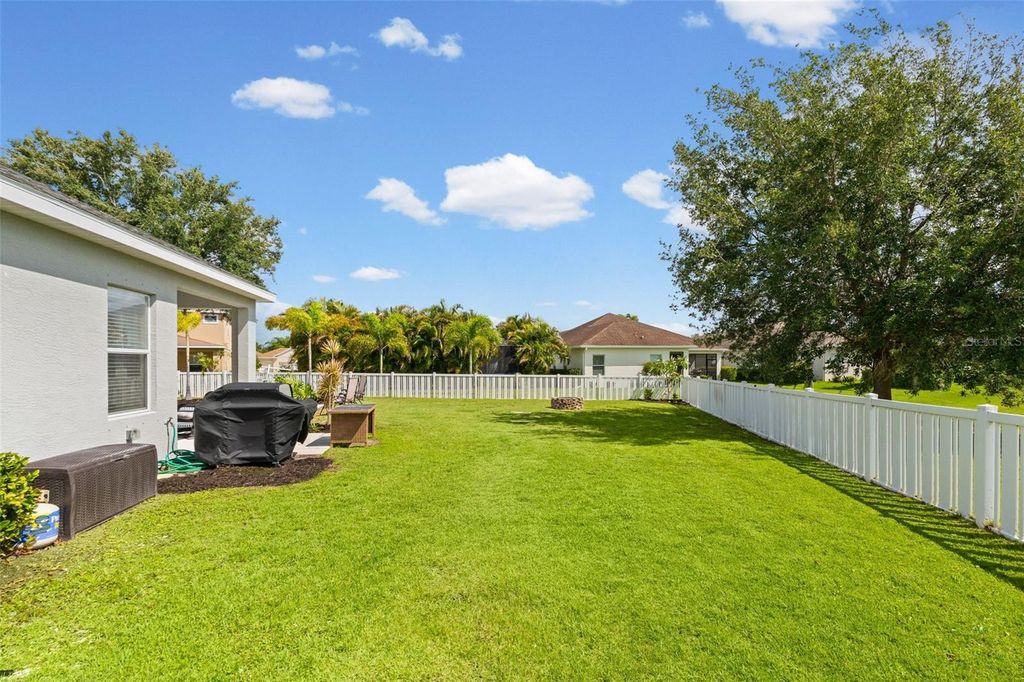 Image 41 of property listing at 4946 NEWPORT NEWS CIRCLE, Bradenton, FL 34211