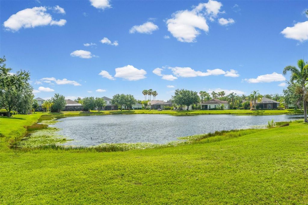 Image 45 of property listing at 4946 NEWPORT NEWS CIRCLE, Bradenton, FL 34211