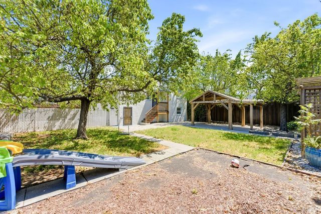 729 First St, Rodeo, CA 94572