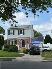 36 Amethyst Street, Elmont, NY 11003