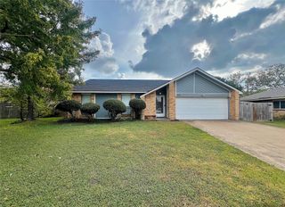 2414 Clearhaven Court, Arlington, TX 76014