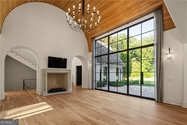 3517 Knollwood Drive NW, Atlanta, GA 30305