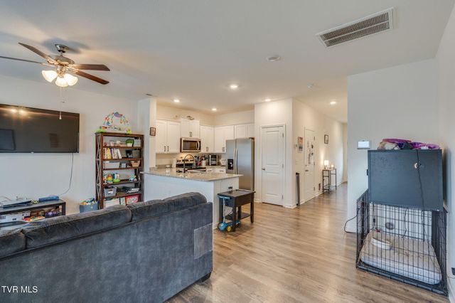 1049 Hammett Rd Road, 2, Johnson City, TN 37615