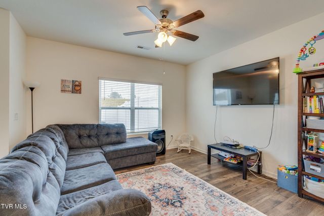 1049 Hammett Rd Road, 2, Johnson City, TN 37615