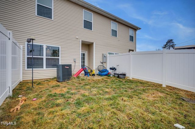1049 Hammett Rd Road, 2, Johnson City, TN 37615