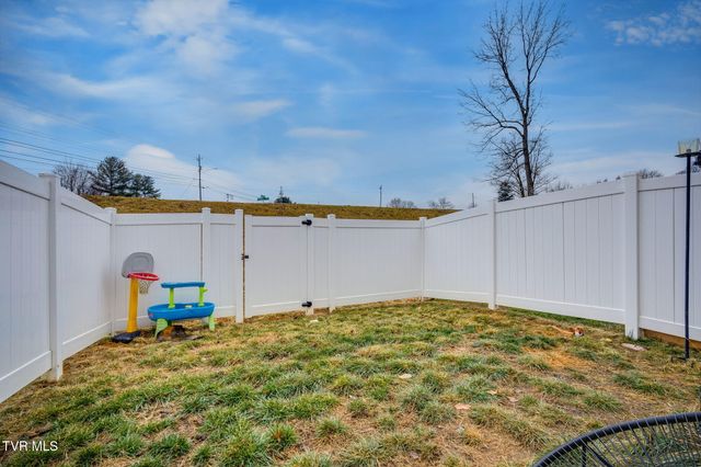 1049 Hammett Rd Road, 2, Johnson City, TN 37615