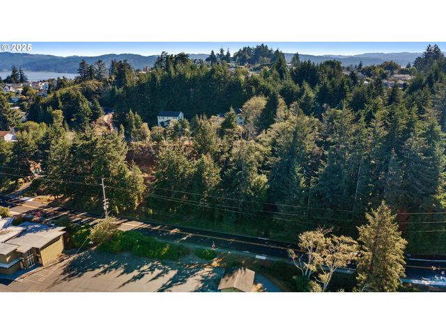 2253 PONY CREEK Rd, North Bend, OR 97459