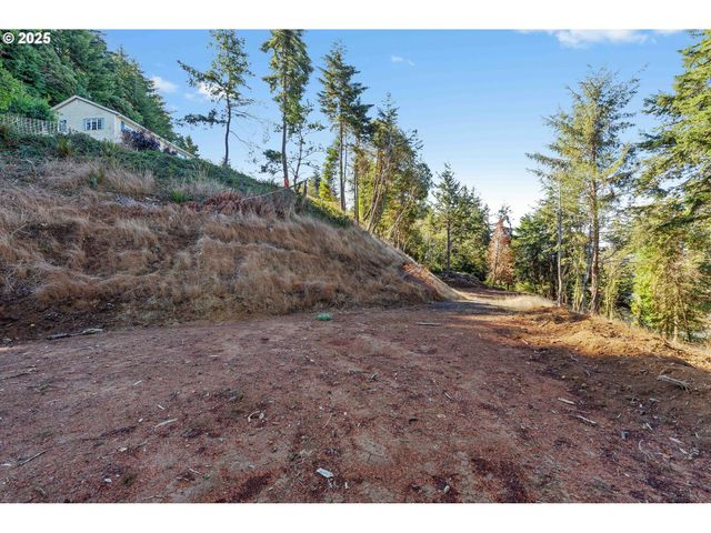2253 PONY CREEK Rd, North Bend, OR 97459