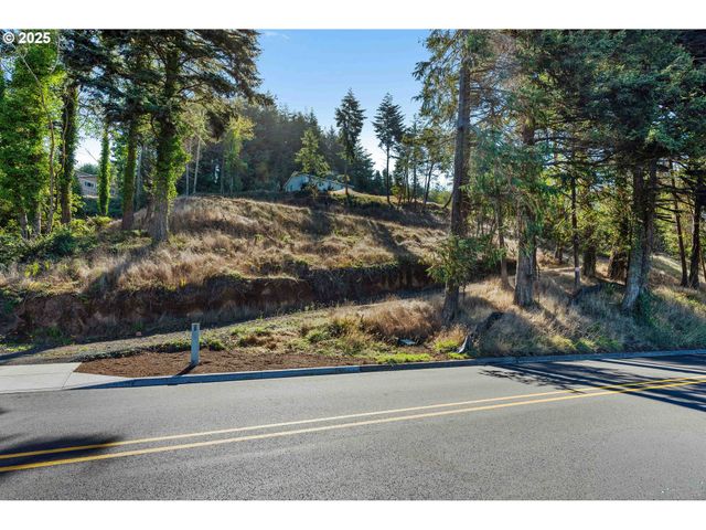 2253 PONY CREEK Rd, North Bend, OR 97459
