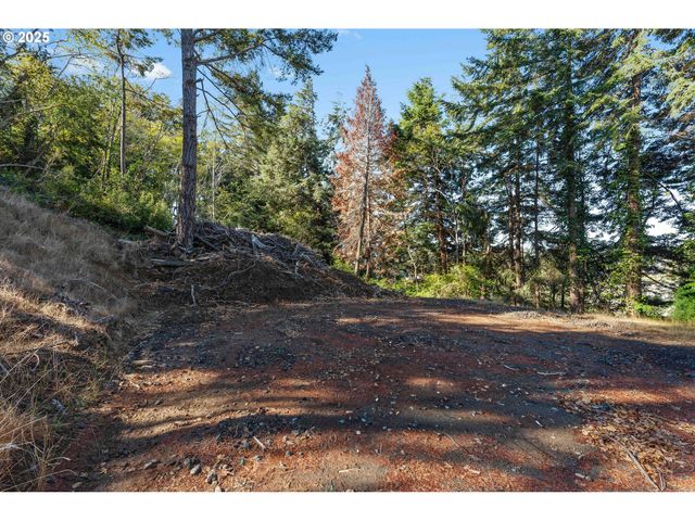 2253 PONY CREEK Rd, North Bend, OR 97459