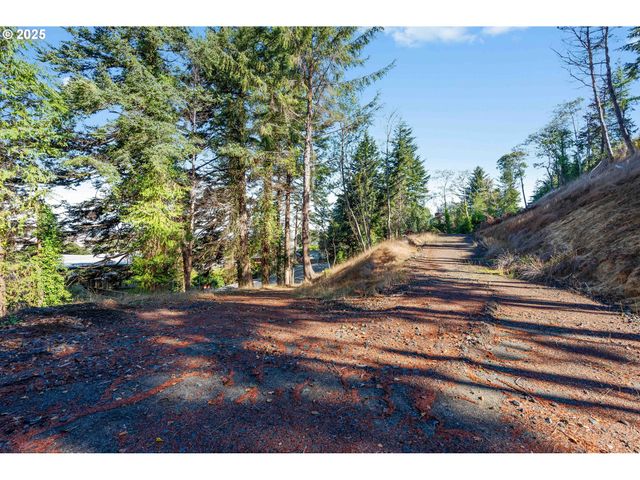 2253 PONY CREEK Rd, North Bend, OR 97459