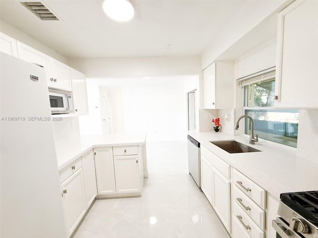 7040 NW 24th St 7040, Sunrise, FL 33313