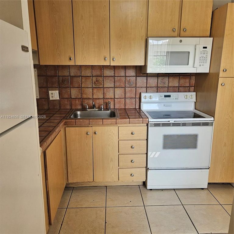 13791 SW 66th St 268E, Miami, FL 33183